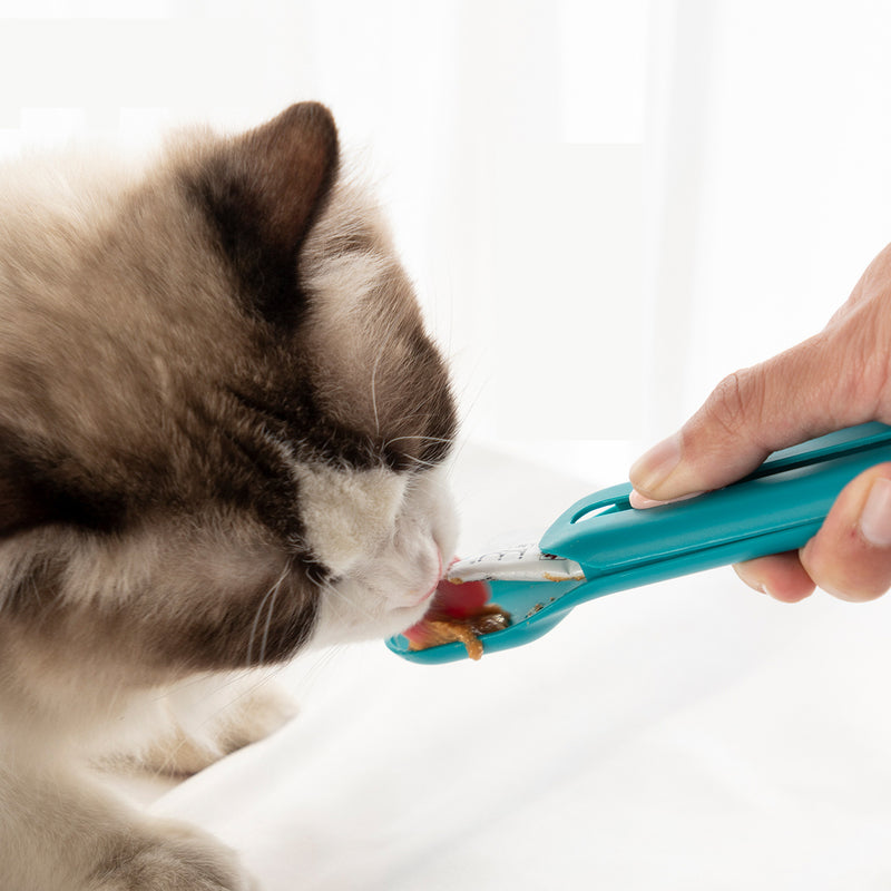 Load image into Gallery viewer, The Hot Cat Strip Spoon Feeder Squeezes Snack Pet Feeding Tools
